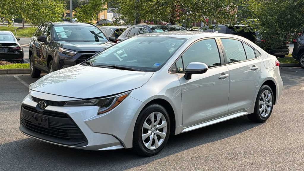Used 2023 Toyota Corolla LE FWD image 2