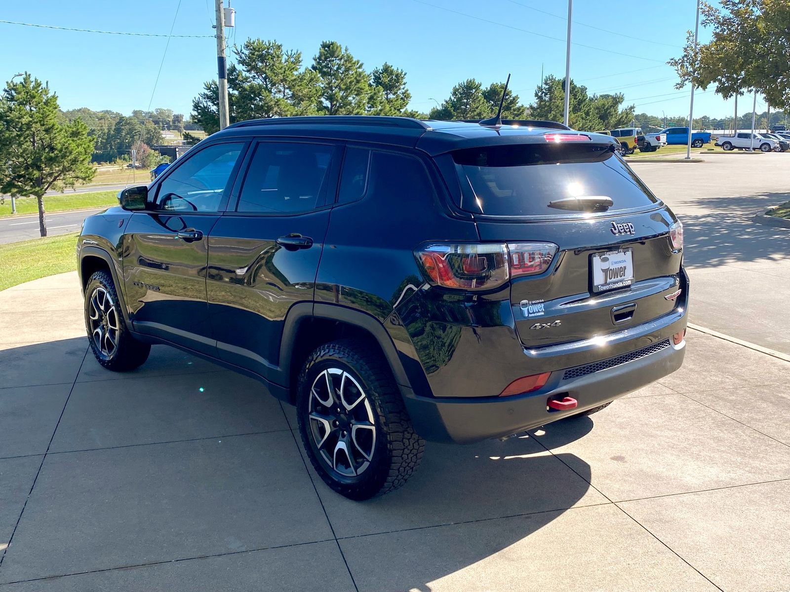 Used 2024 Jeep Compass Trailhawk image 4