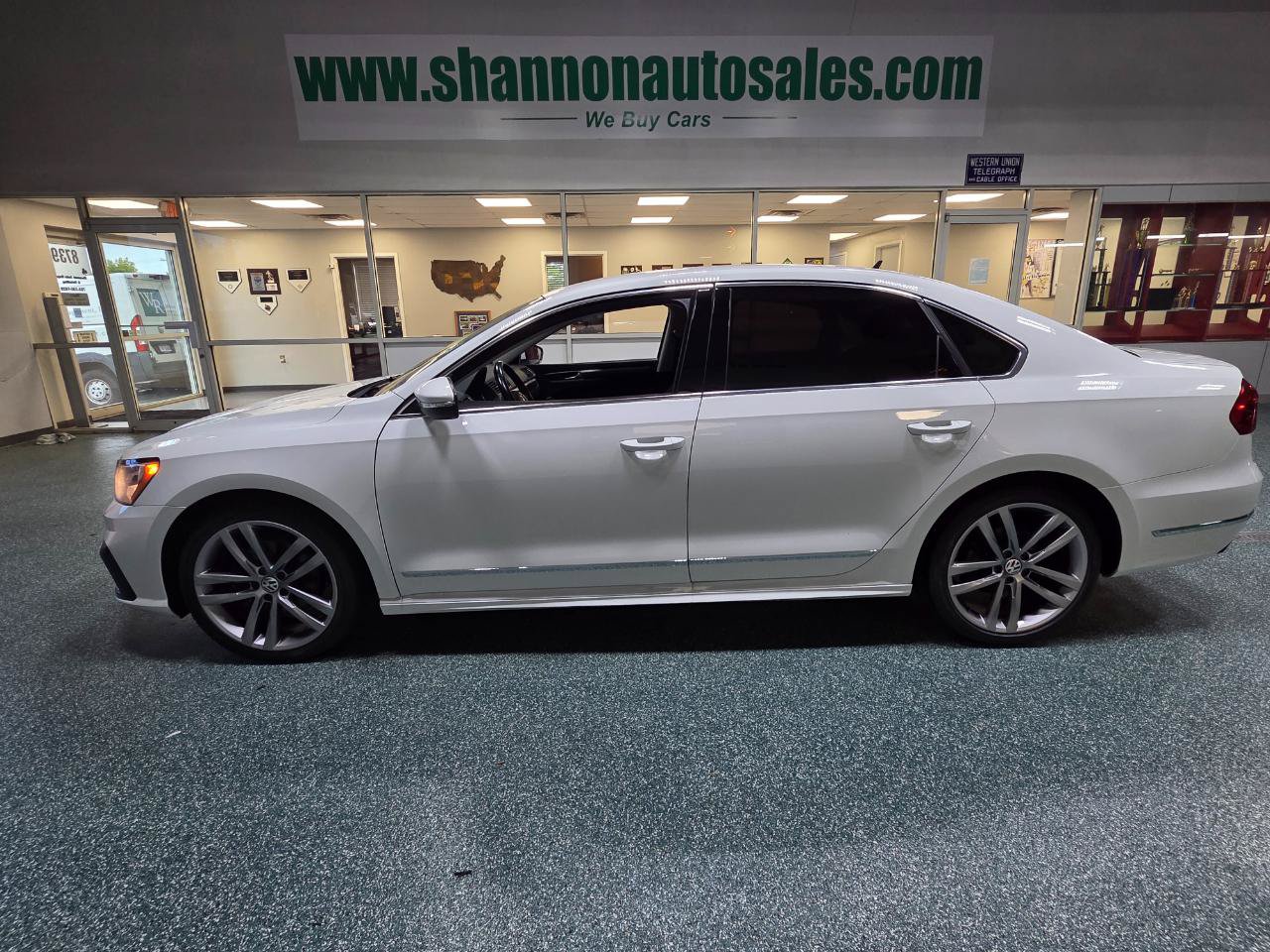 Used 2016 Volkswagen Passat 1.8T R-Line FWD image 11