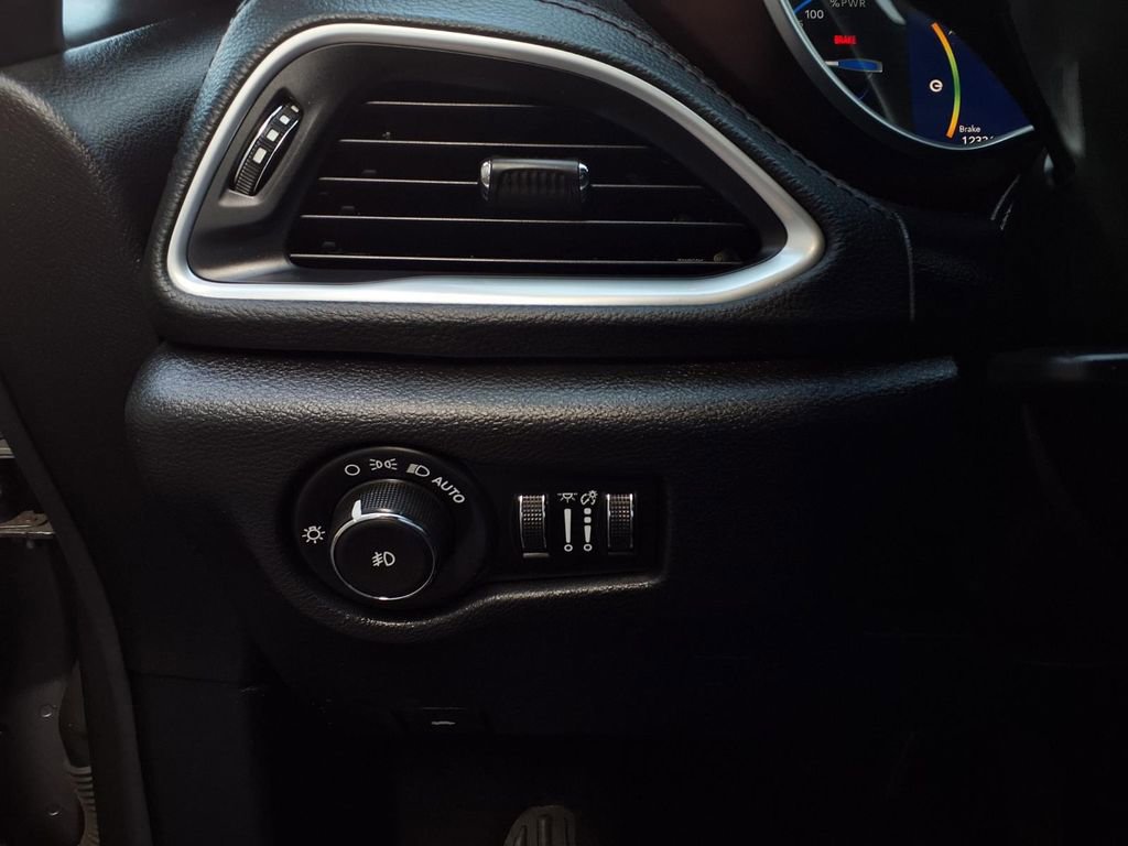 Used 2020 Chrysler Pacifica Limited image 13