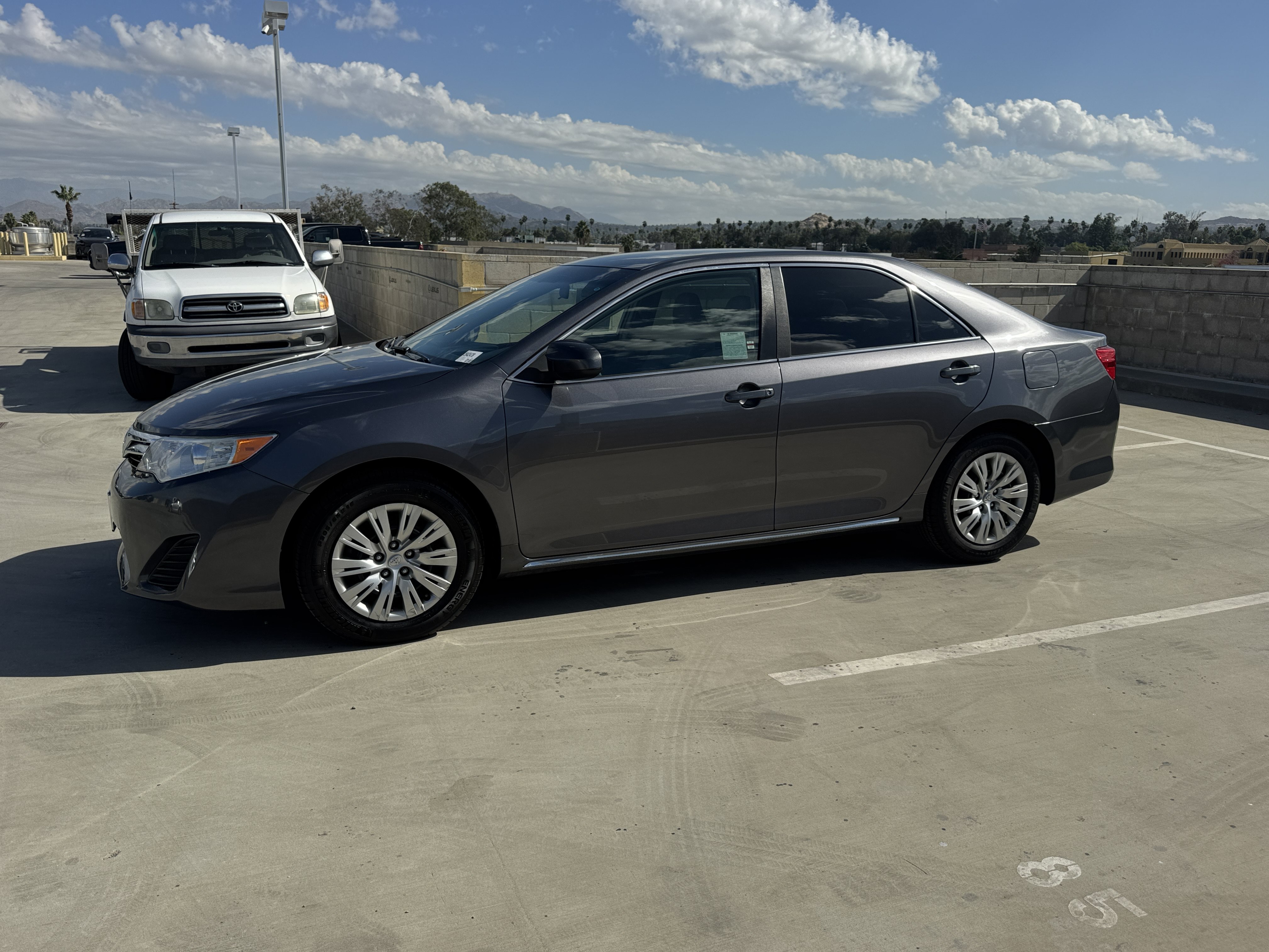 Used 2014 Toyota Camry LE FWD image 5
