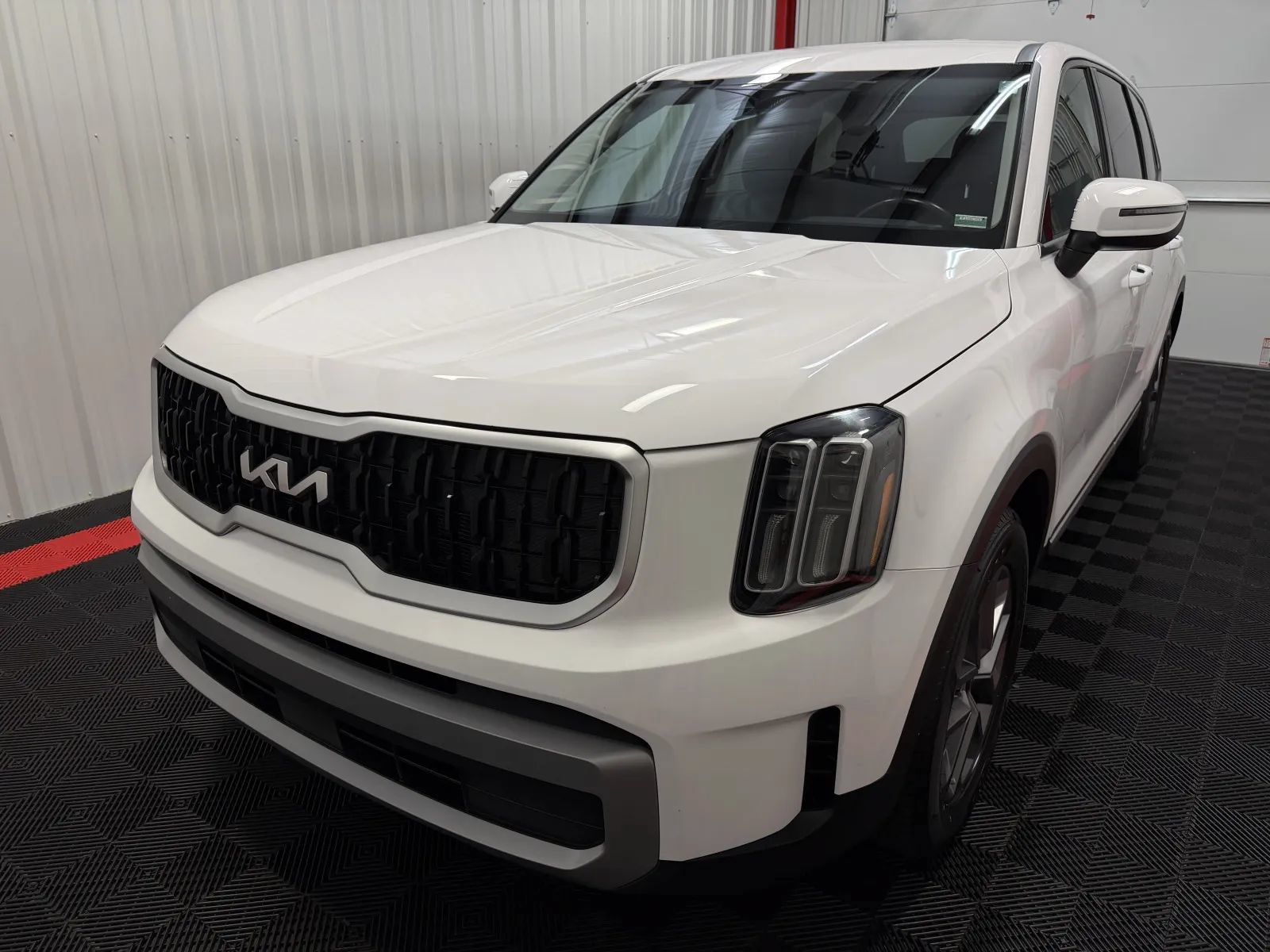Used 2024 Kia Telluride LX FWD image 10