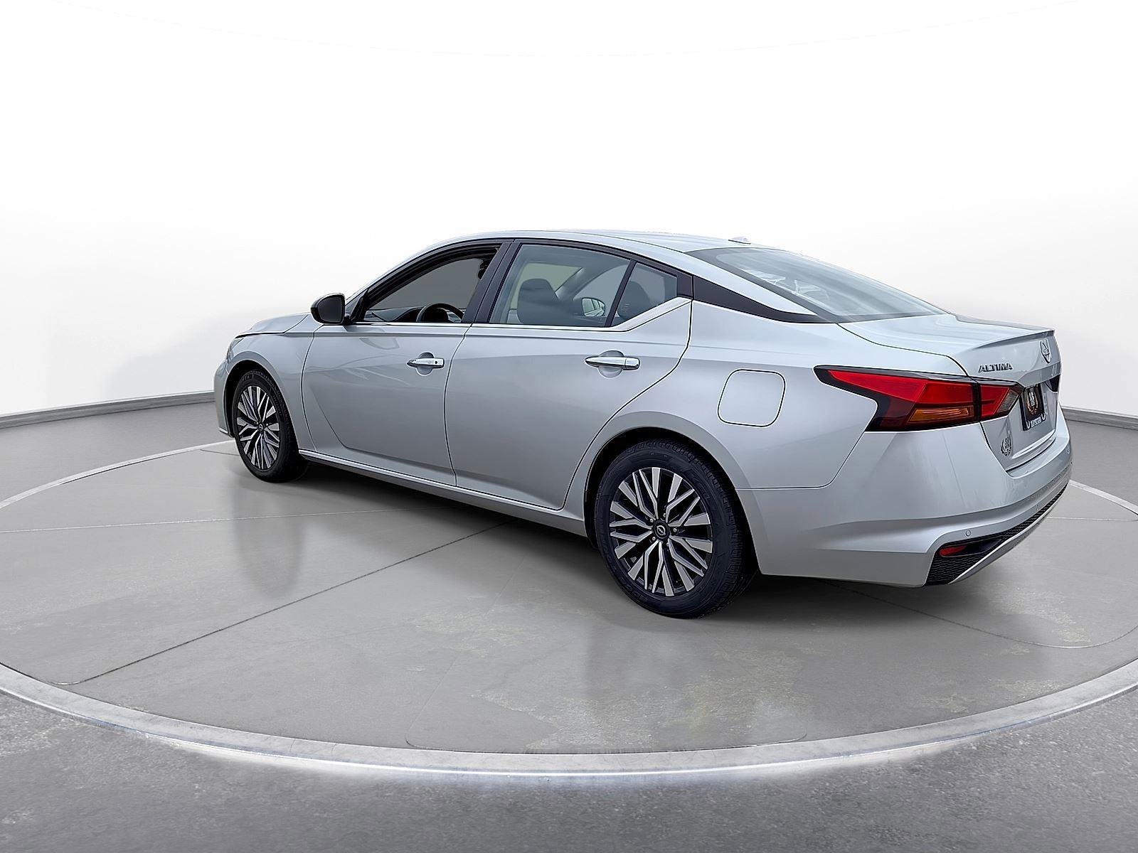 Used 2024 Nissan Altima 2.5 SV image 6