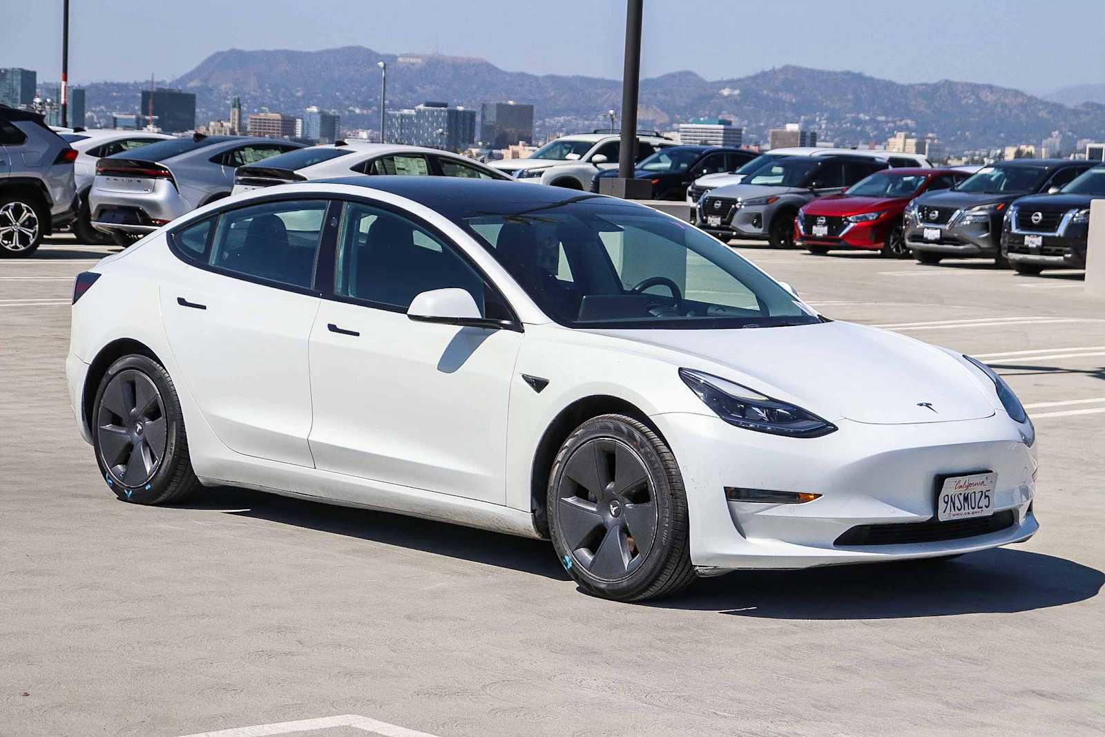 Used 2021 Tesla Model 3 Standard Range Plus image 3