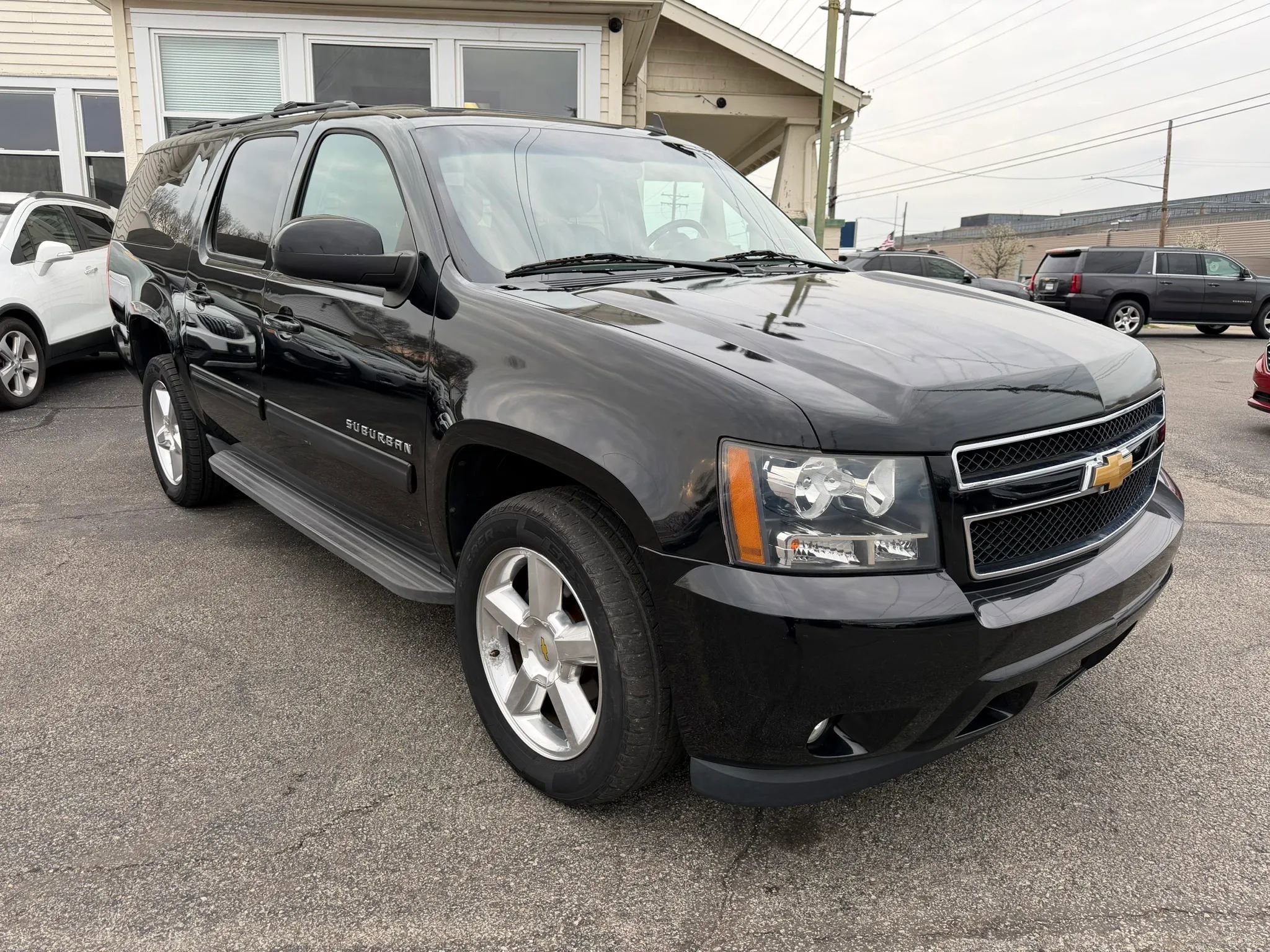 Used 2013 Chevrolet Suburban LT w/ Luxury Package image 5