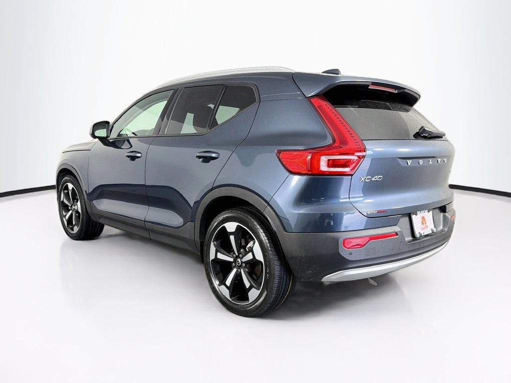 Used 2022 Volvo XC40 T5 Momentum w/ Premium Package AWD/4WD image 7
