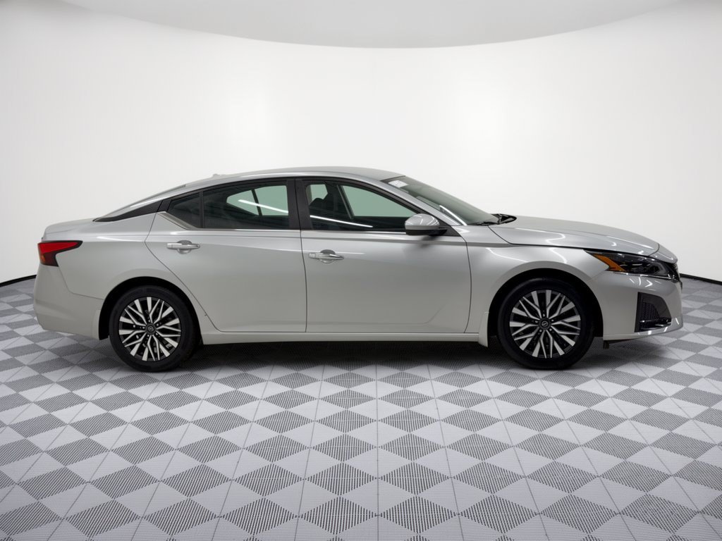 Used 2023 Nissan Altima 2.5 SV FWD image 8