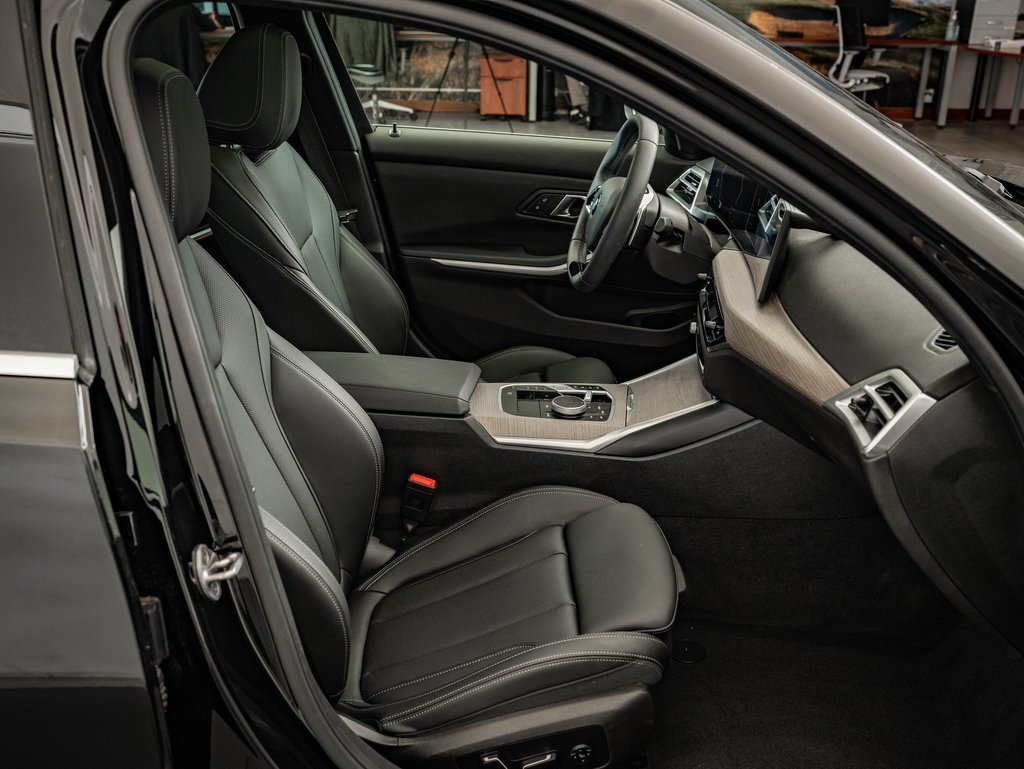 Used 2025 BMW 330i xDrive Sedan image 21