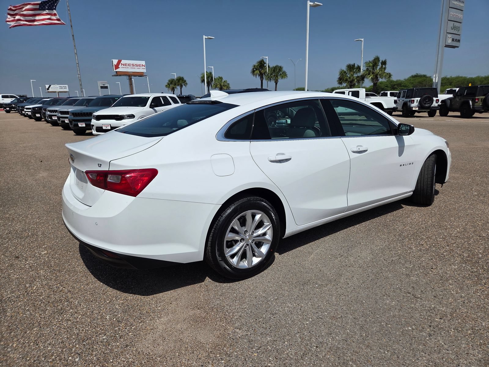 Used 2024 Chevrolet Malibu LT FWD image 7