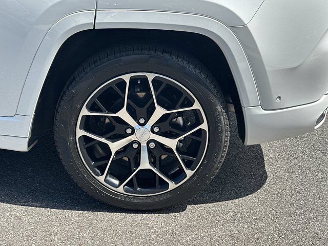 Certified 2022 Jeep Grand Cherokee Summit AWD/4WD image 21