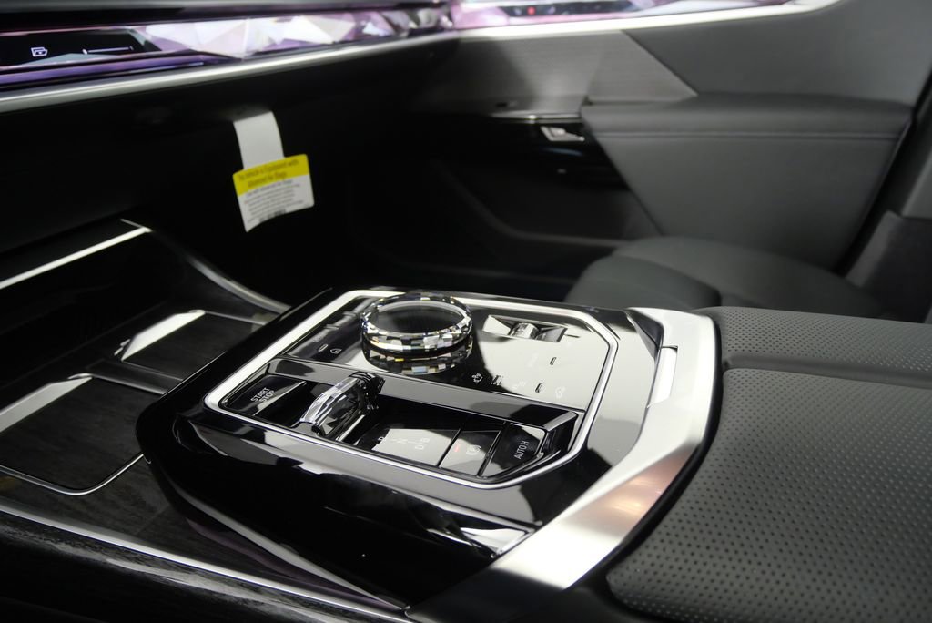 Used 2025 BMW i7 eDrive50 image 23