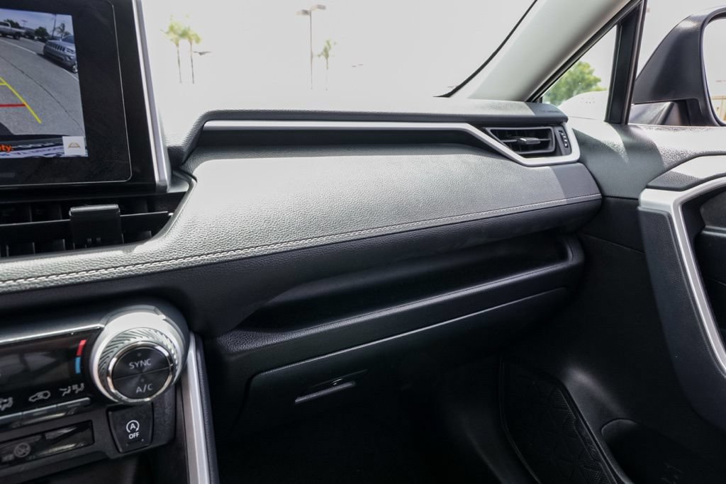 Used 2025 Toyota RAV4 XLE FWD image 32
