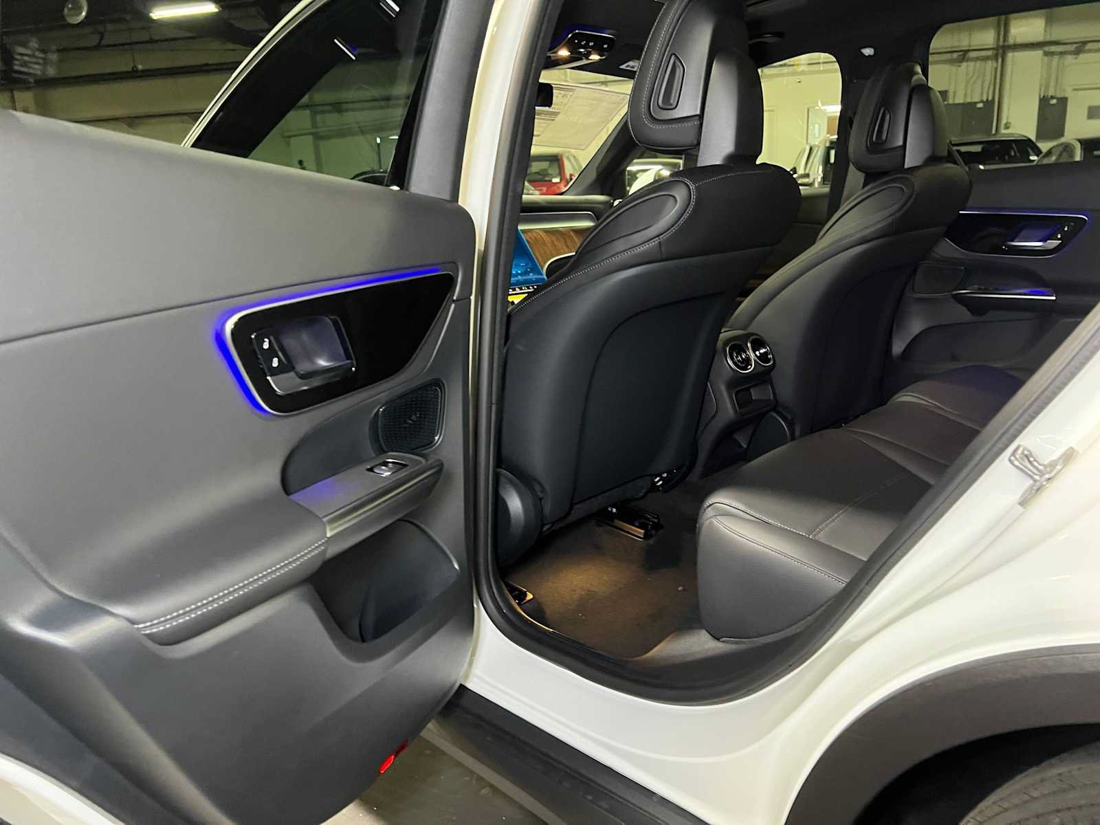 New 2027 Mercedes-Benz GLC 300 4MATIC image 18