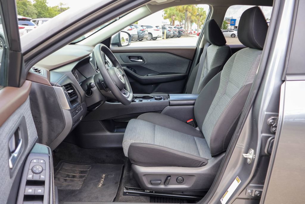 Used 2023 Nissan Rogue SV AWD/4WD image 8