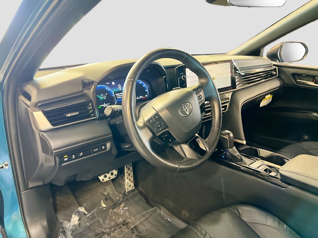 Used 2025 Toyota Camry XSE FWD image 9