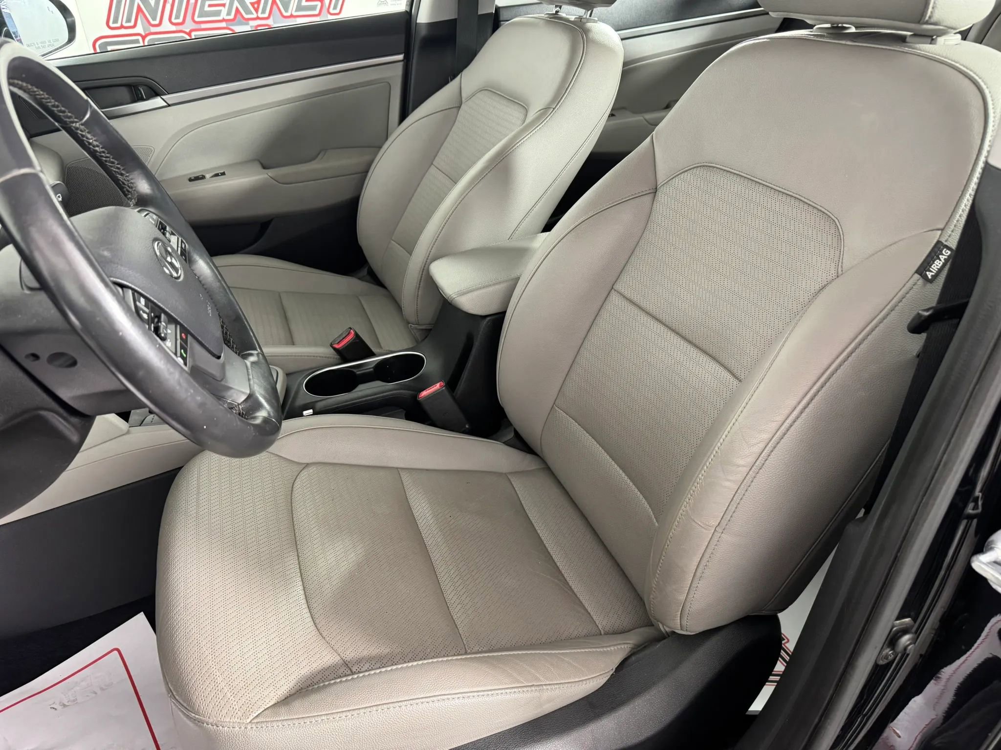 Used 2017 Hyundai Elantra Limited FWD image 31