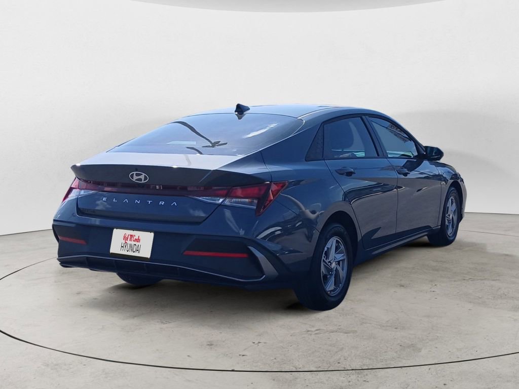 Used 2025 Hyundai Elantra SE FWD image 5