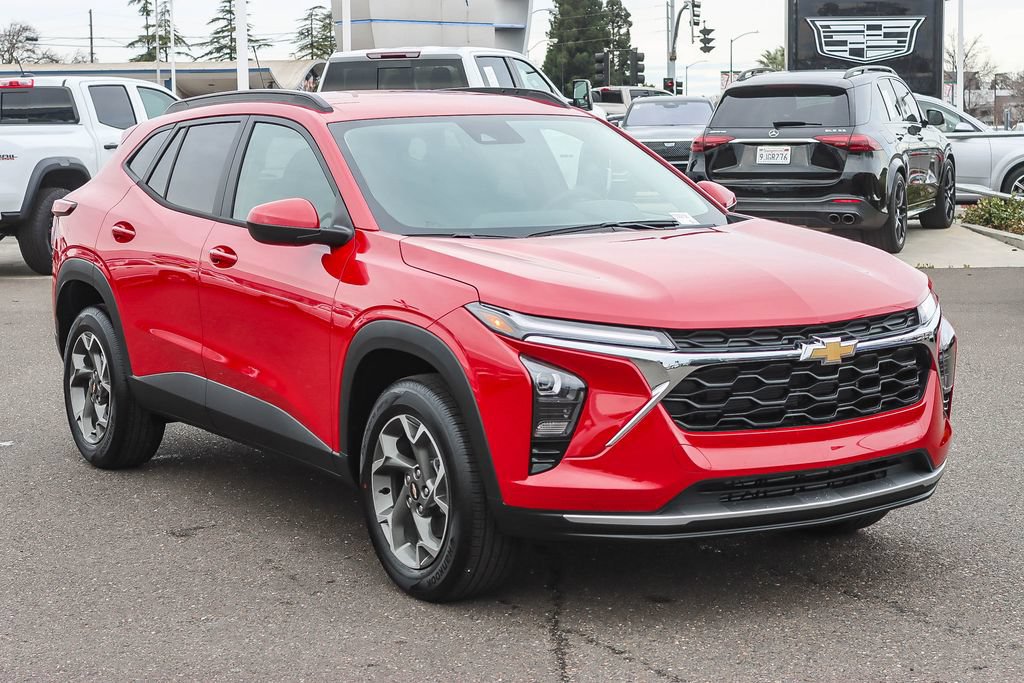 Used 2026 Chevrolet Trax LT w/ Sunroof Package FWD image 5