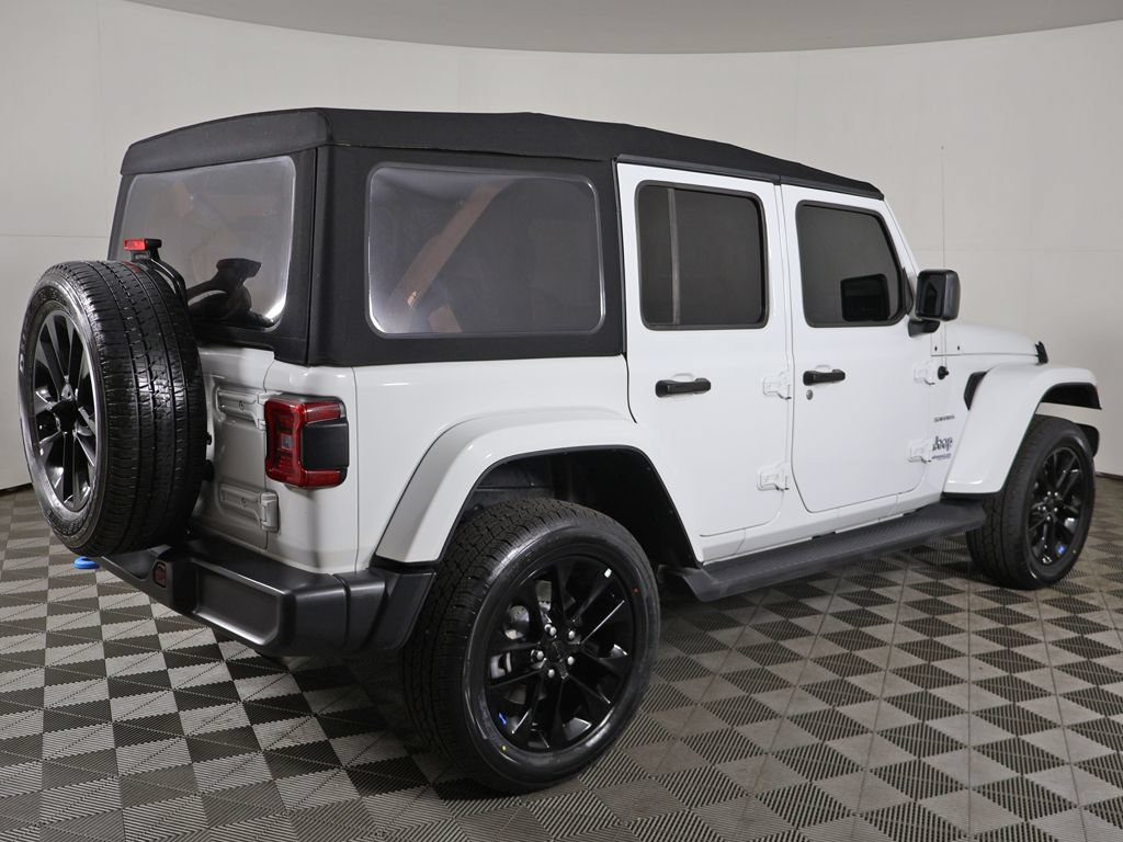 Used 2022 Jeep Wrangler Unlimited Sahara w/ Cold Weather Group AWD/4WD image 7