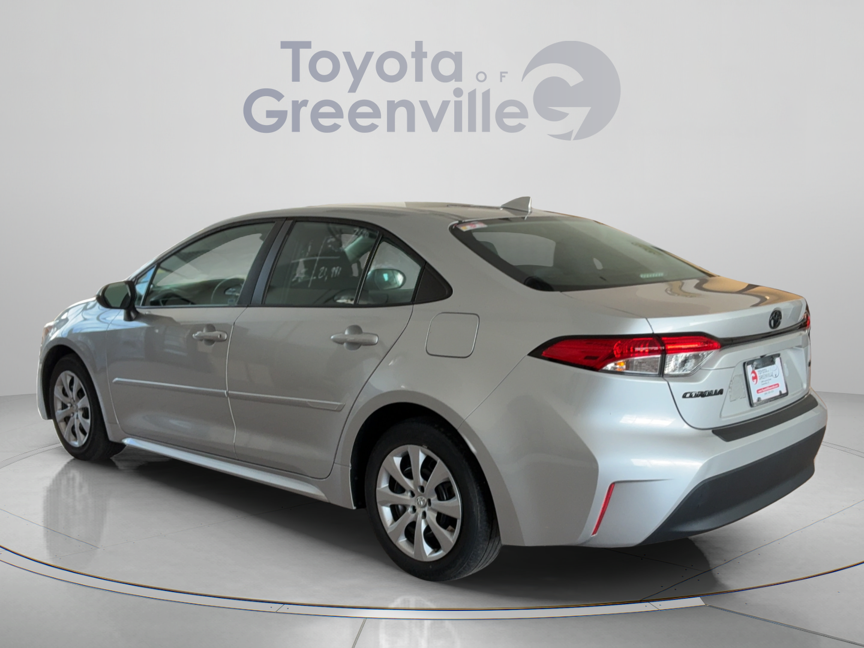 Used 2023 Toyota Corolla LE w/ Carpet Mat Package (TMS) FWD image 4
