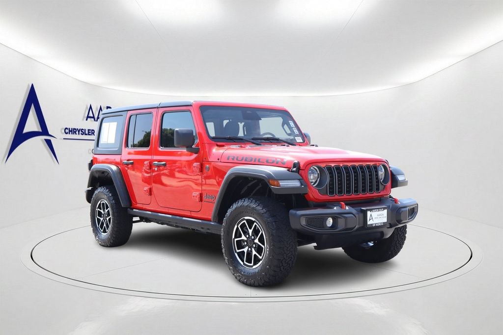 Used 2025 Jeep Wrangler Unlimited Rubicon w/ Convenience Group AWD/4WD image 3