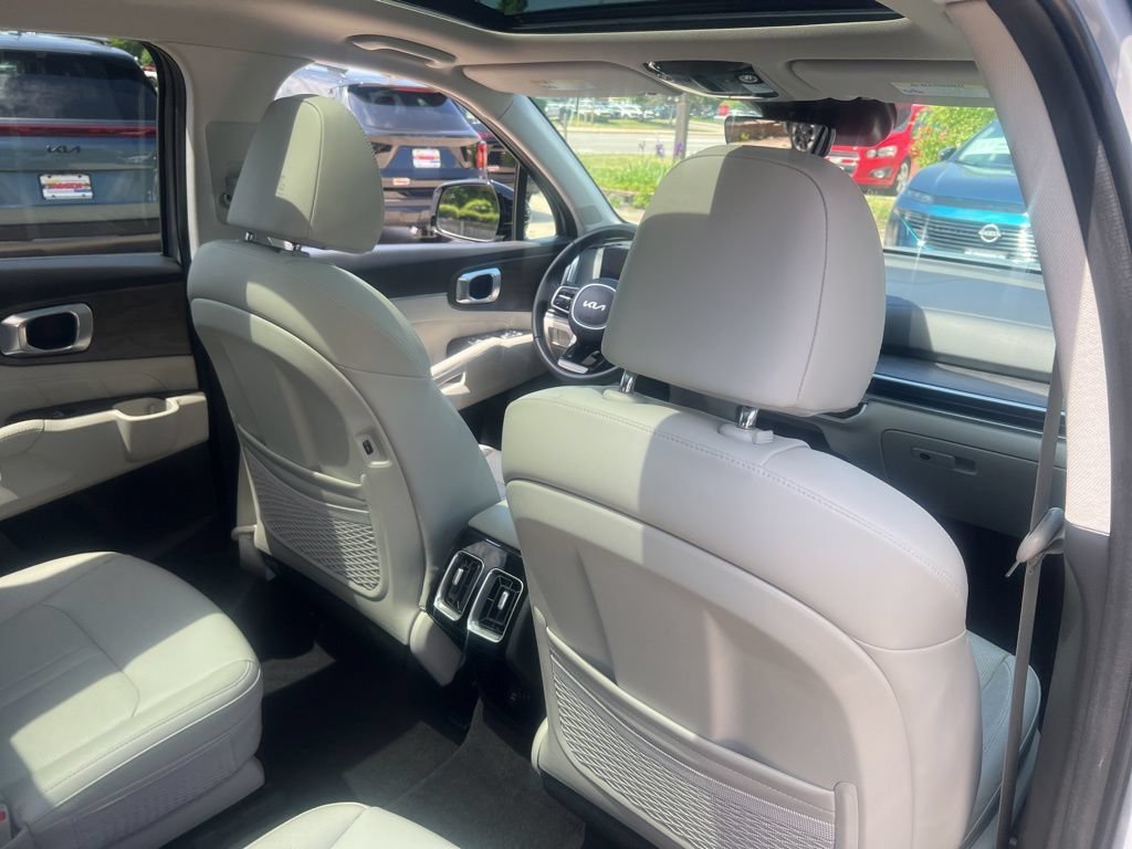 Certified 2025 Kia Sorento SX AWD/4WD image 16