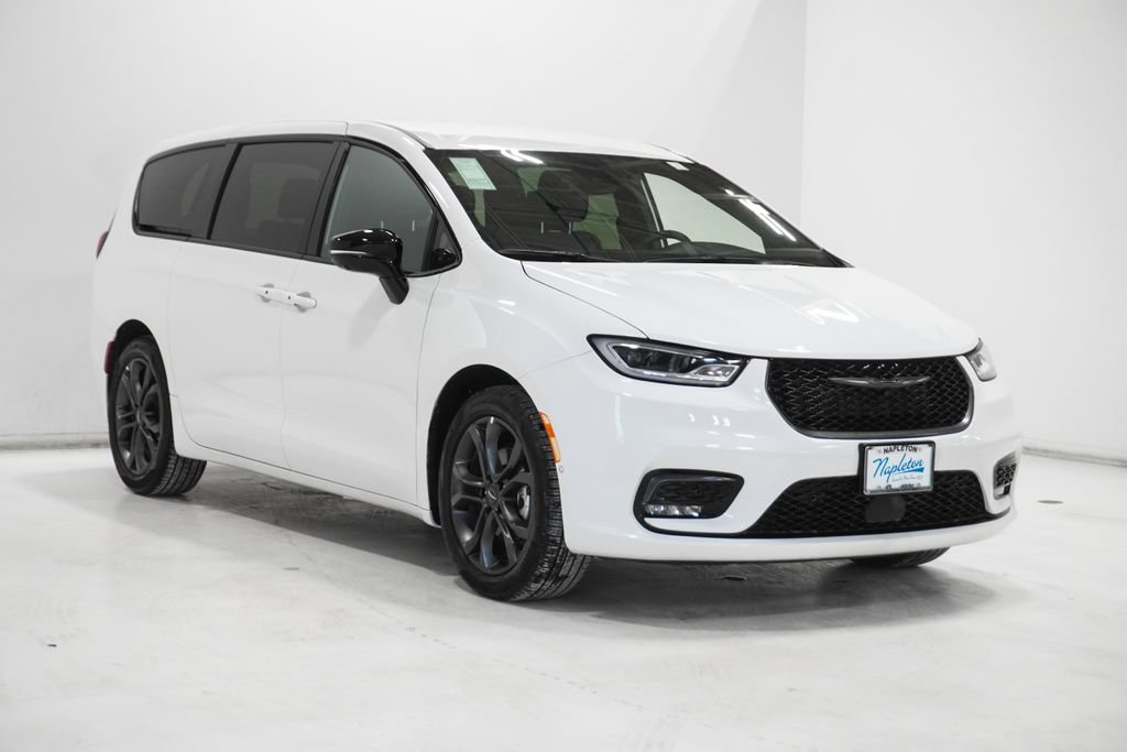New 2026 Chrysler Pacifica Select FWD image 4