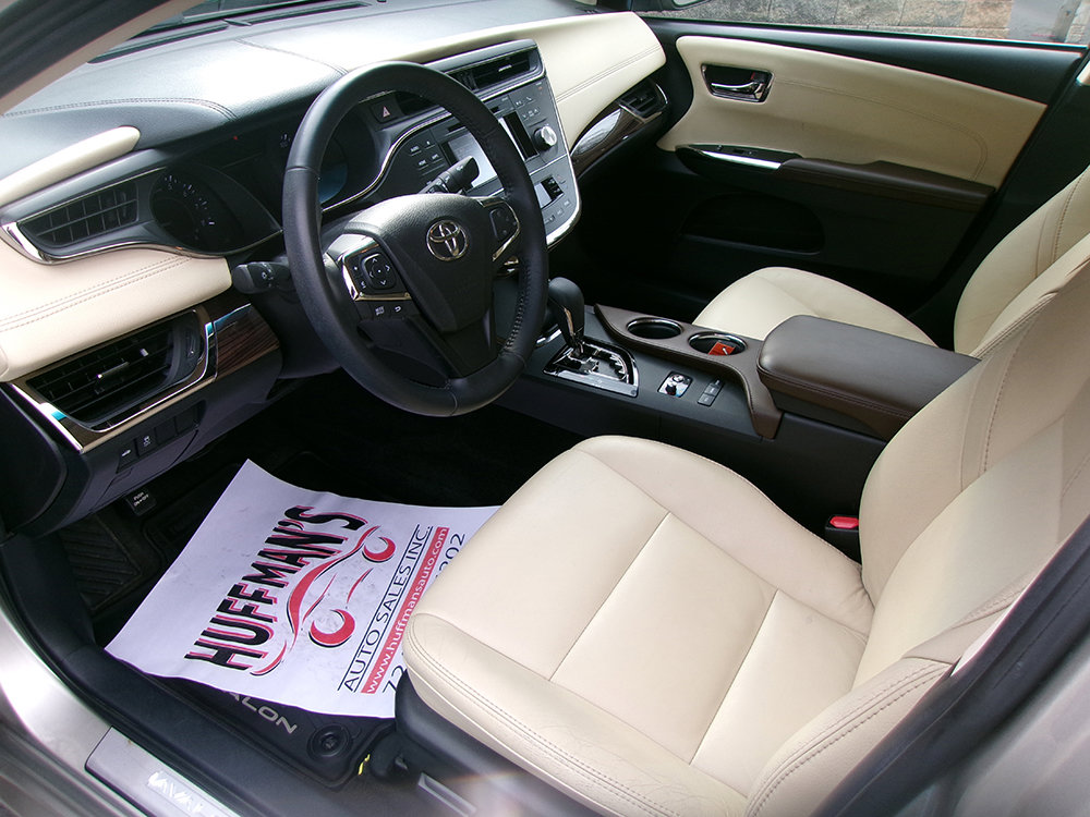 Used 2015 Toyota Avalon XLE w/ Preferred Accessory Package FWD image 12