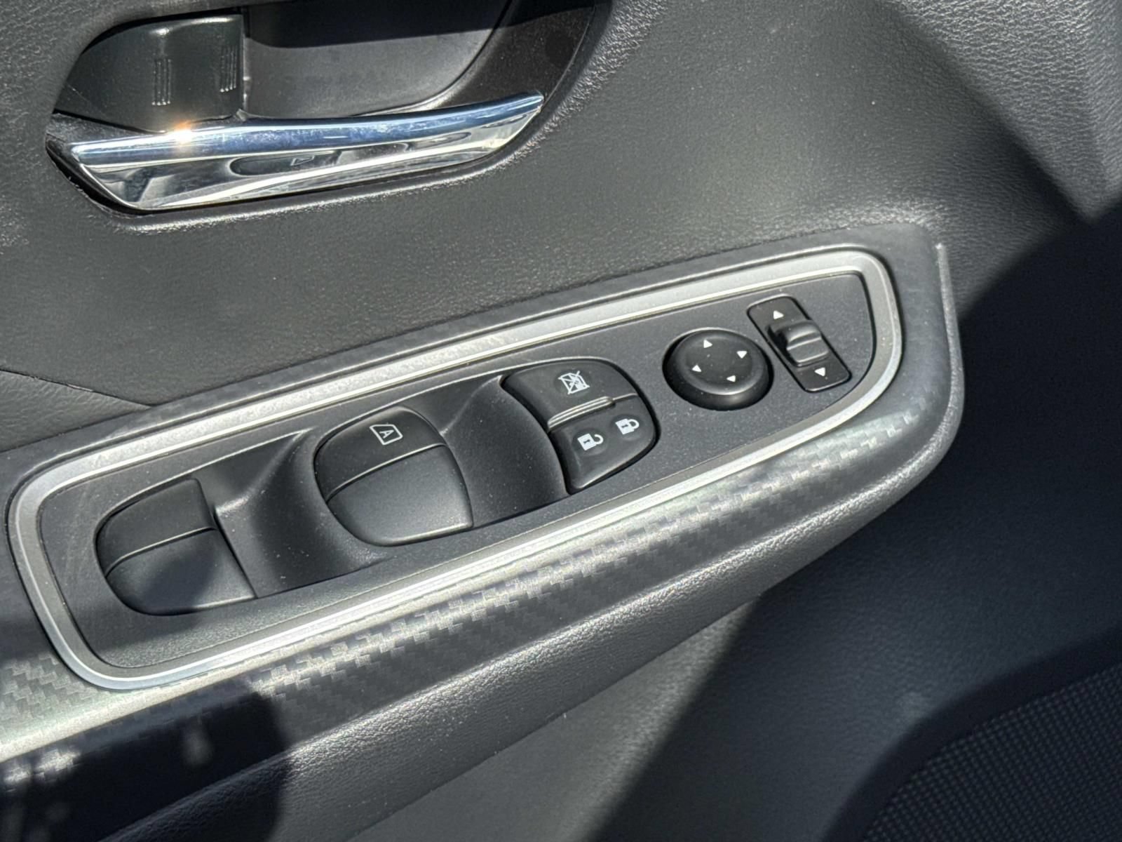 Used 2025 Nissan Versa SR w/ Trunk Package FWD image 22
