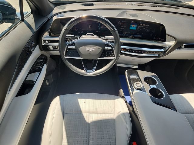 Certified 2024 Cadillac Lyriq Luxury AWD/4WD image 11