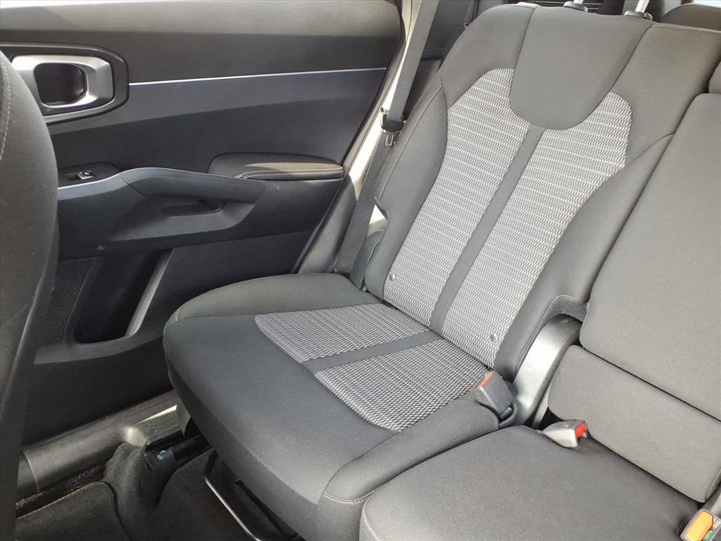 Used 2023 Kia Sorento LX image 22