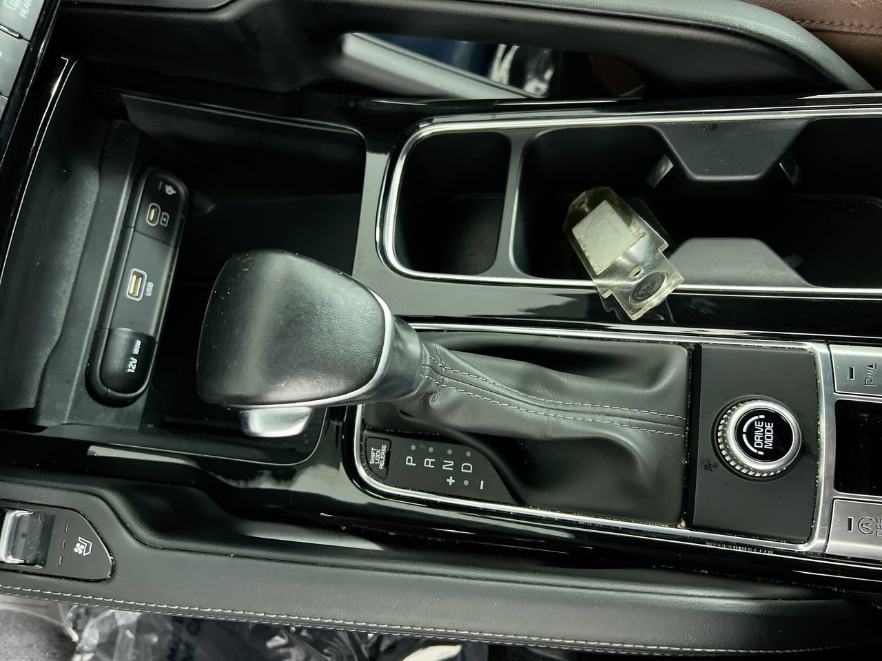 Used 2024 Kia Telluride EX w/ EX Captain's Chair Package FWD image 22