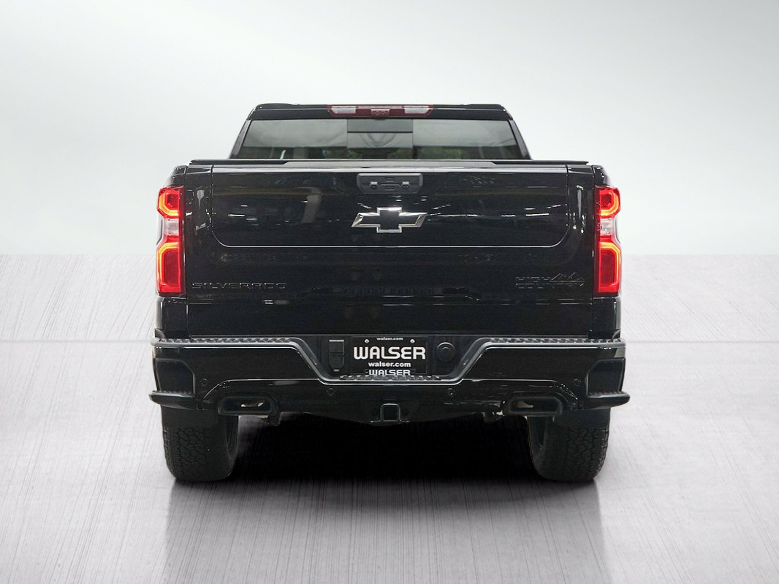 Used 2026 Chevrolet Silverado 1500 High Country w/ Midnight Edition AWD/4WD image 4