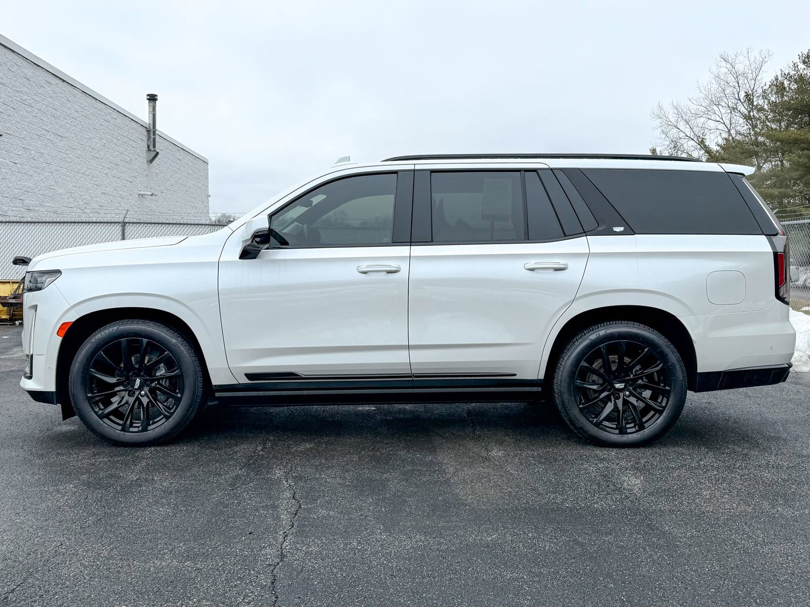 Used 2022 Cadillac Escalade Sport Platinum w/ LPO, ONYX Package image 4