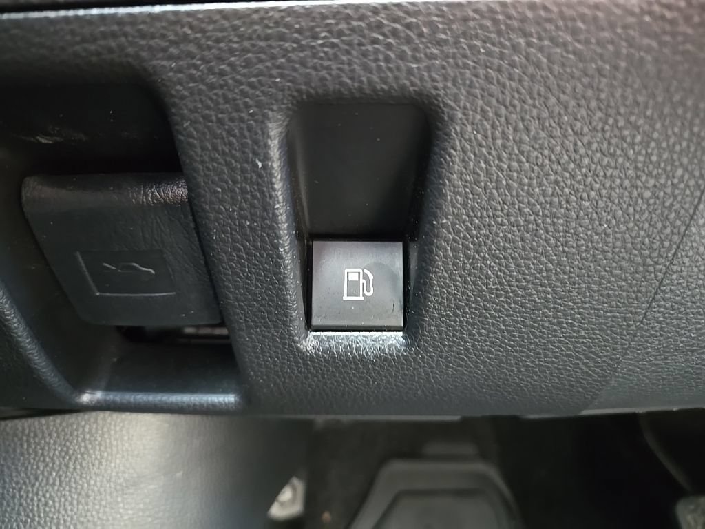 Used 2025 Toyota Highlander Limited AWD/4WD image 23