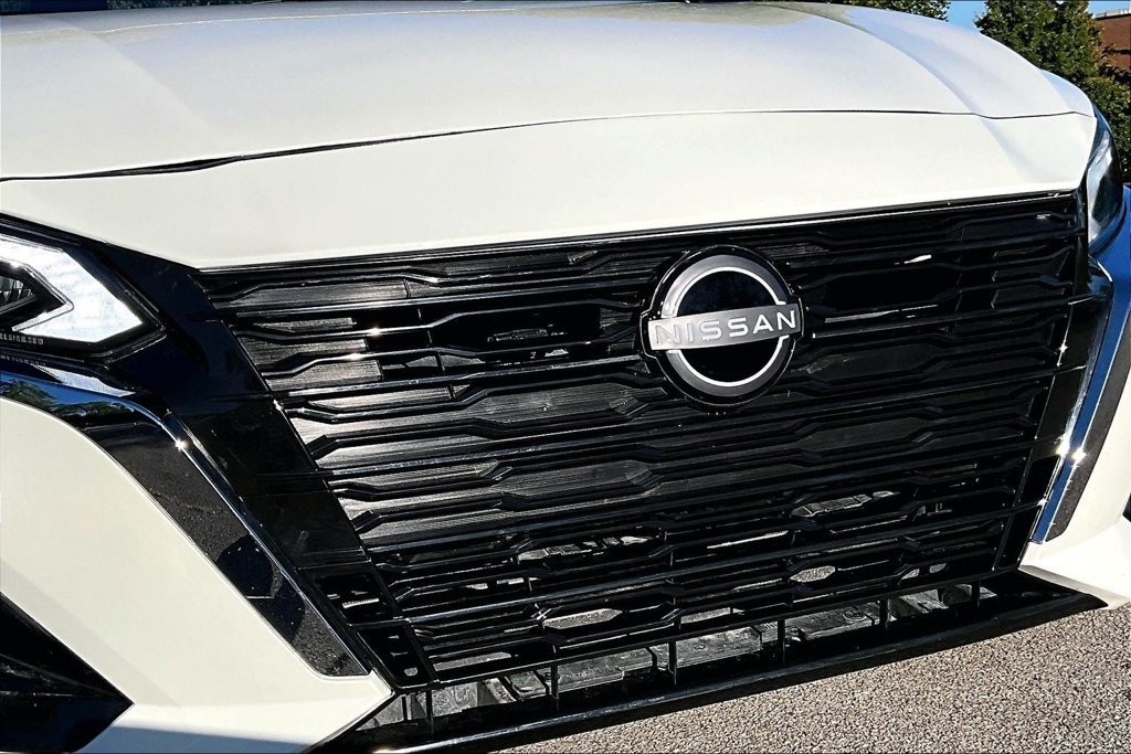 Used 2025 Nissan Altima 2.5 SV FWD image 37