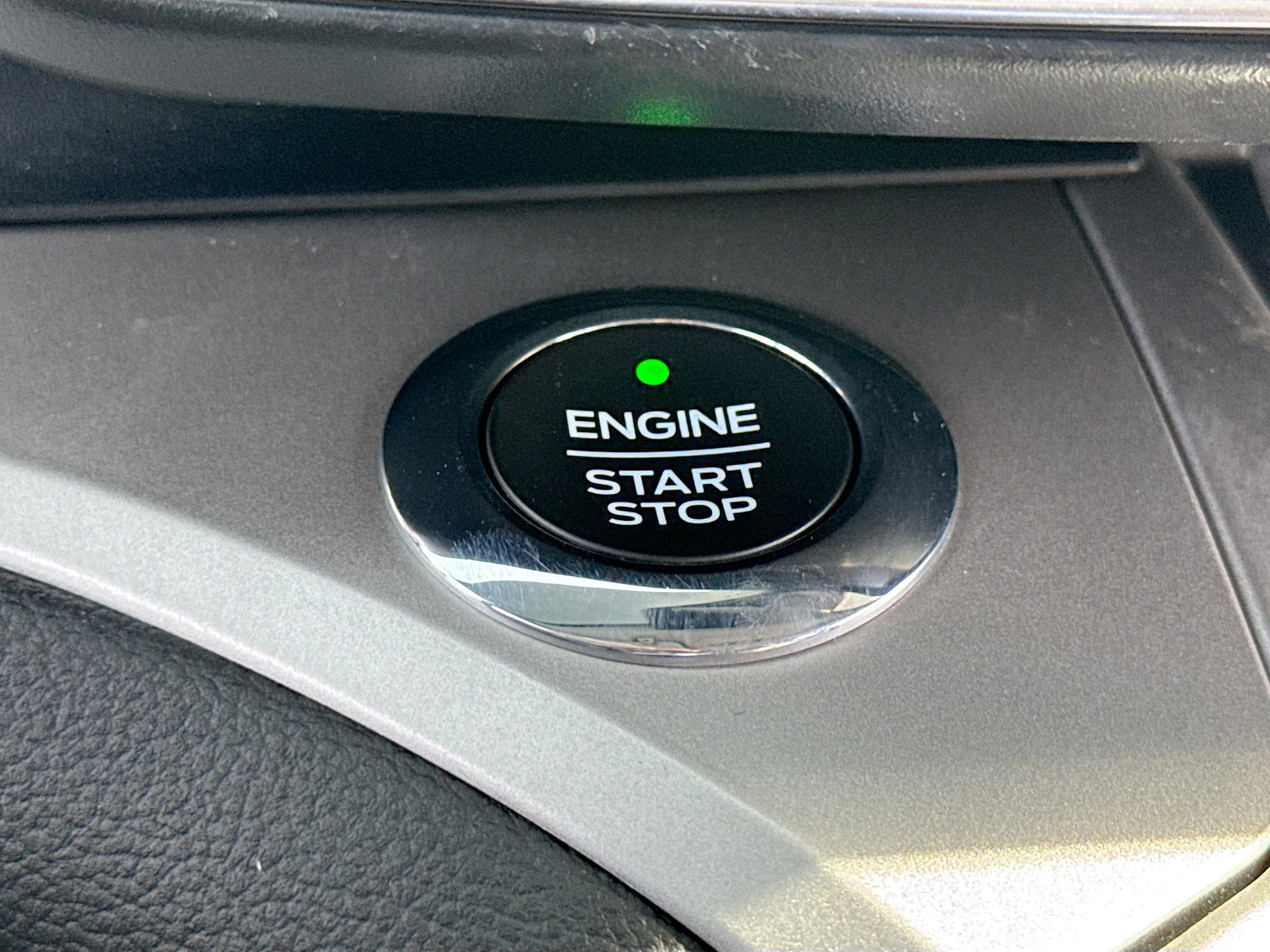 Used 2021 Ford Explorer XLT w/ Equipment Group 202A image 9