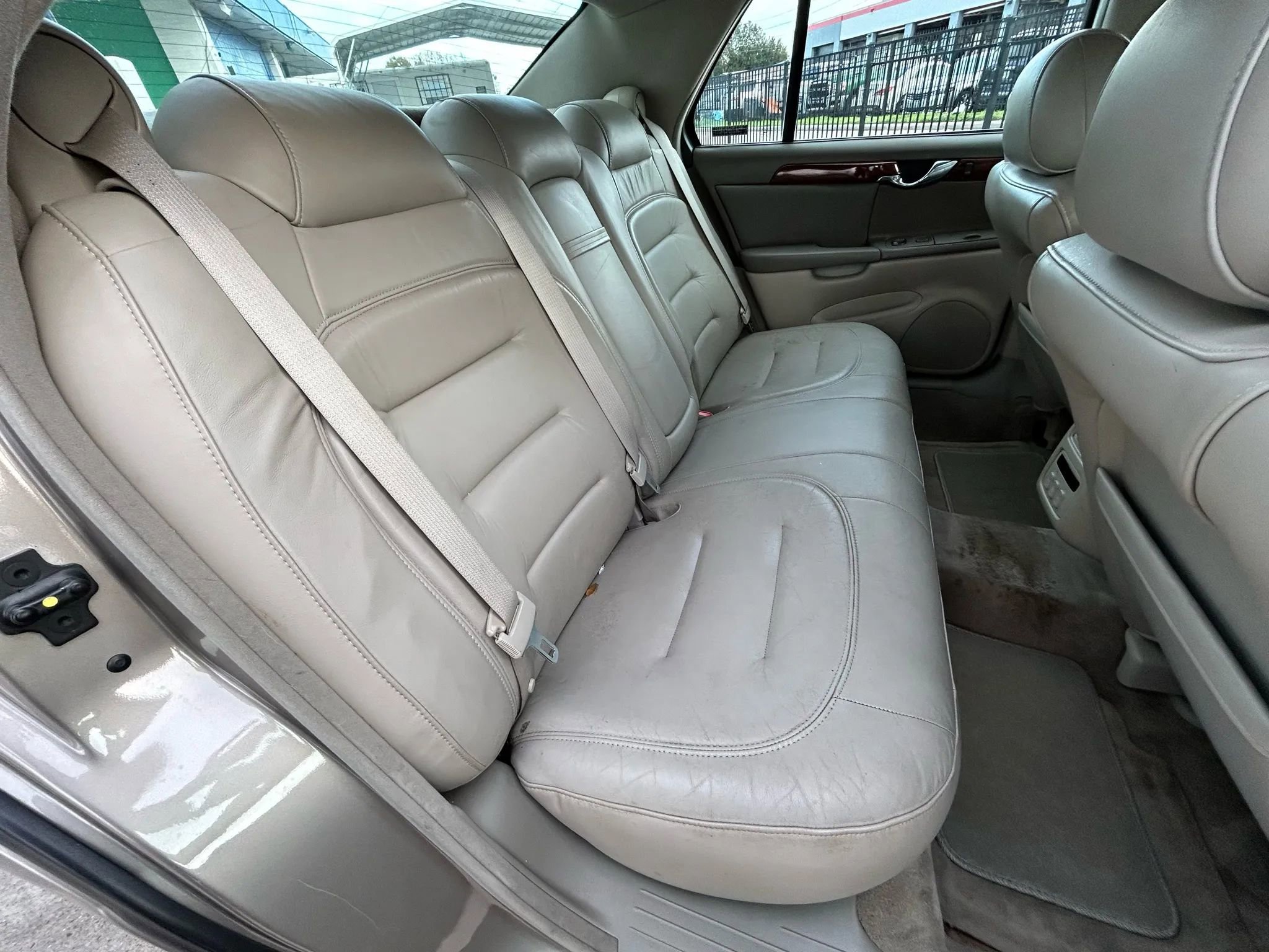 Used 2000 Cadillac De Ville Sedan w/ Comfort/Convenience Pkg FWD image 15