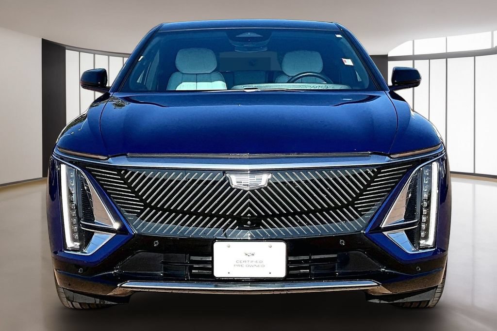 Certified 2024 Cadillac Lyriq Luxury AWD/4WD image 3