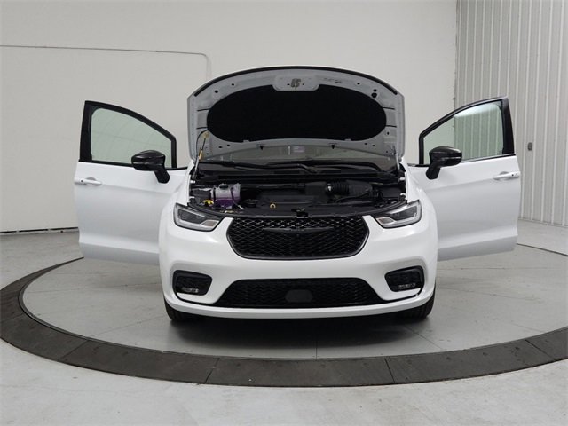 New 2026 Chrysler Pacifica Limited w/ S Appearance Package image 10