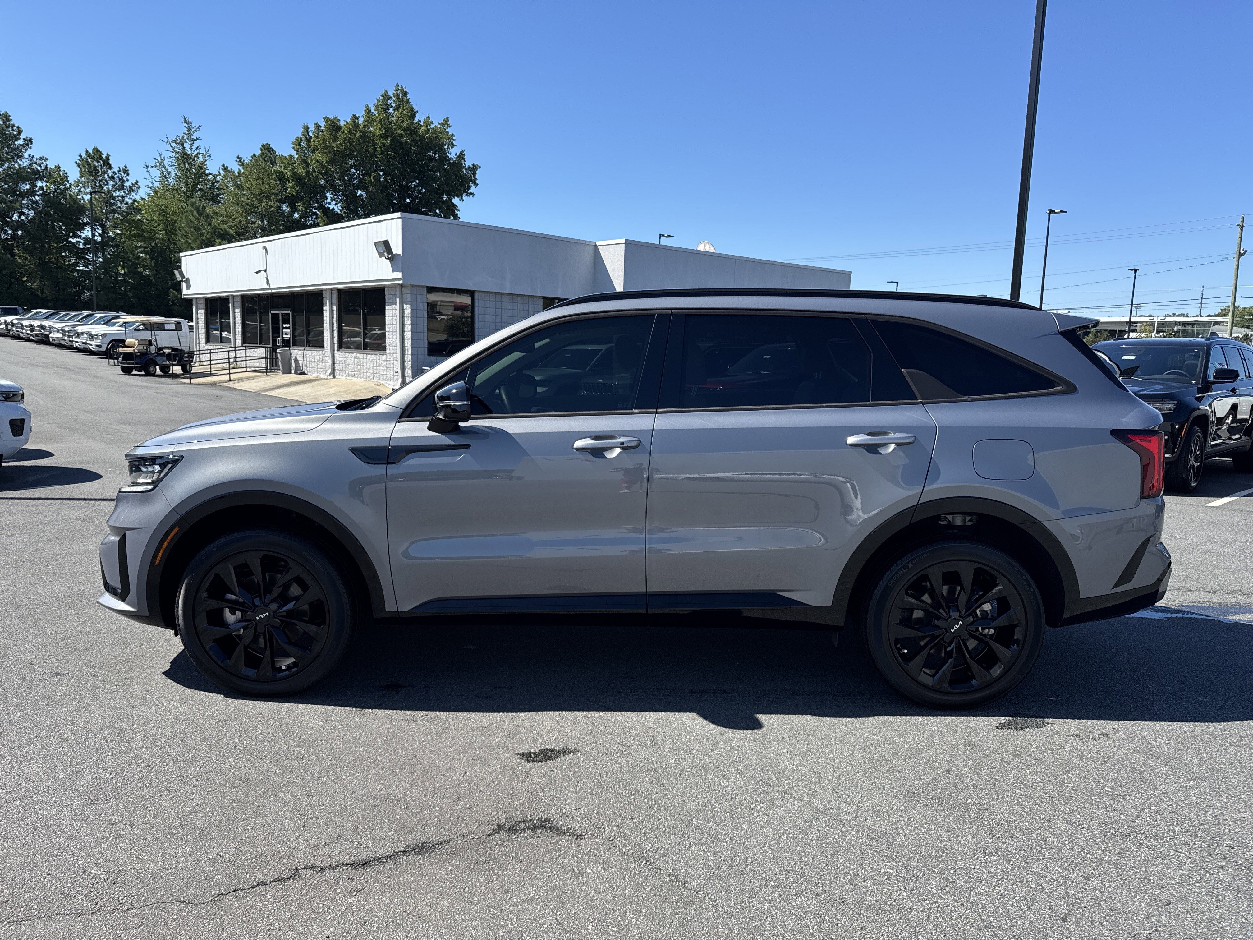 Used 2023 Kia Sorento SX image 4