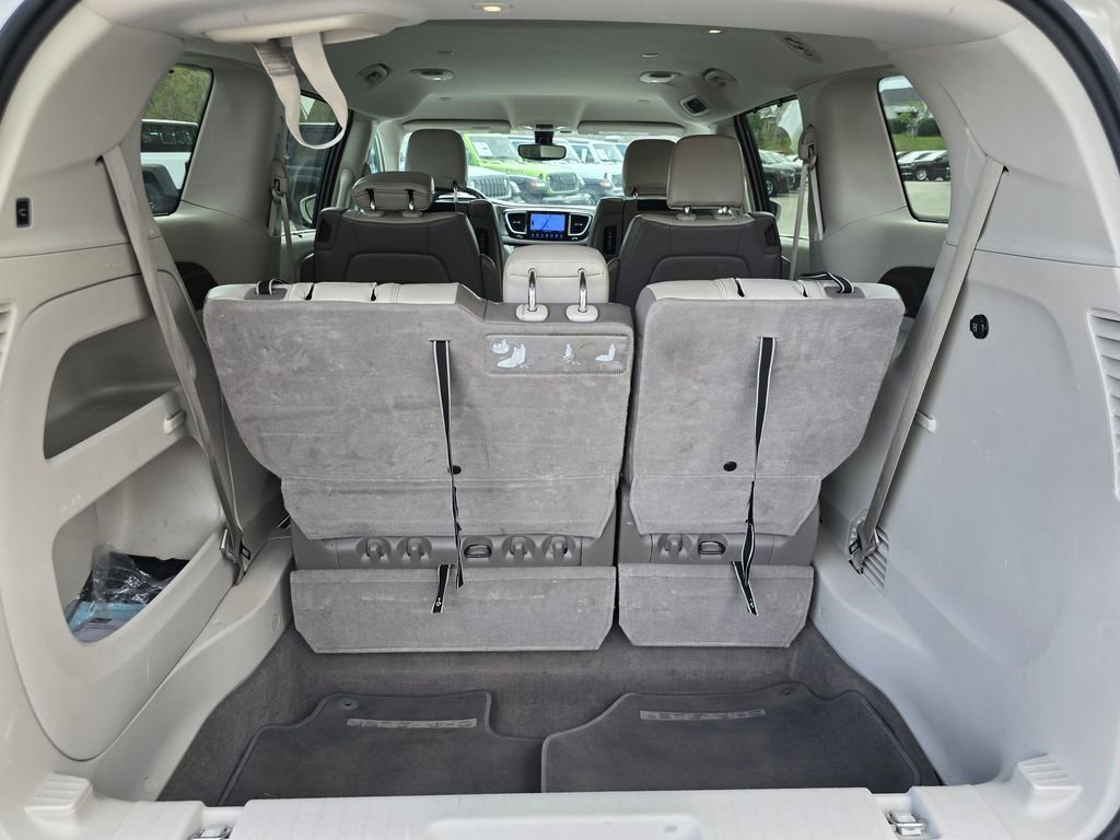 Used 2017 Chrysler Pacifica Touring-L Plus image 13