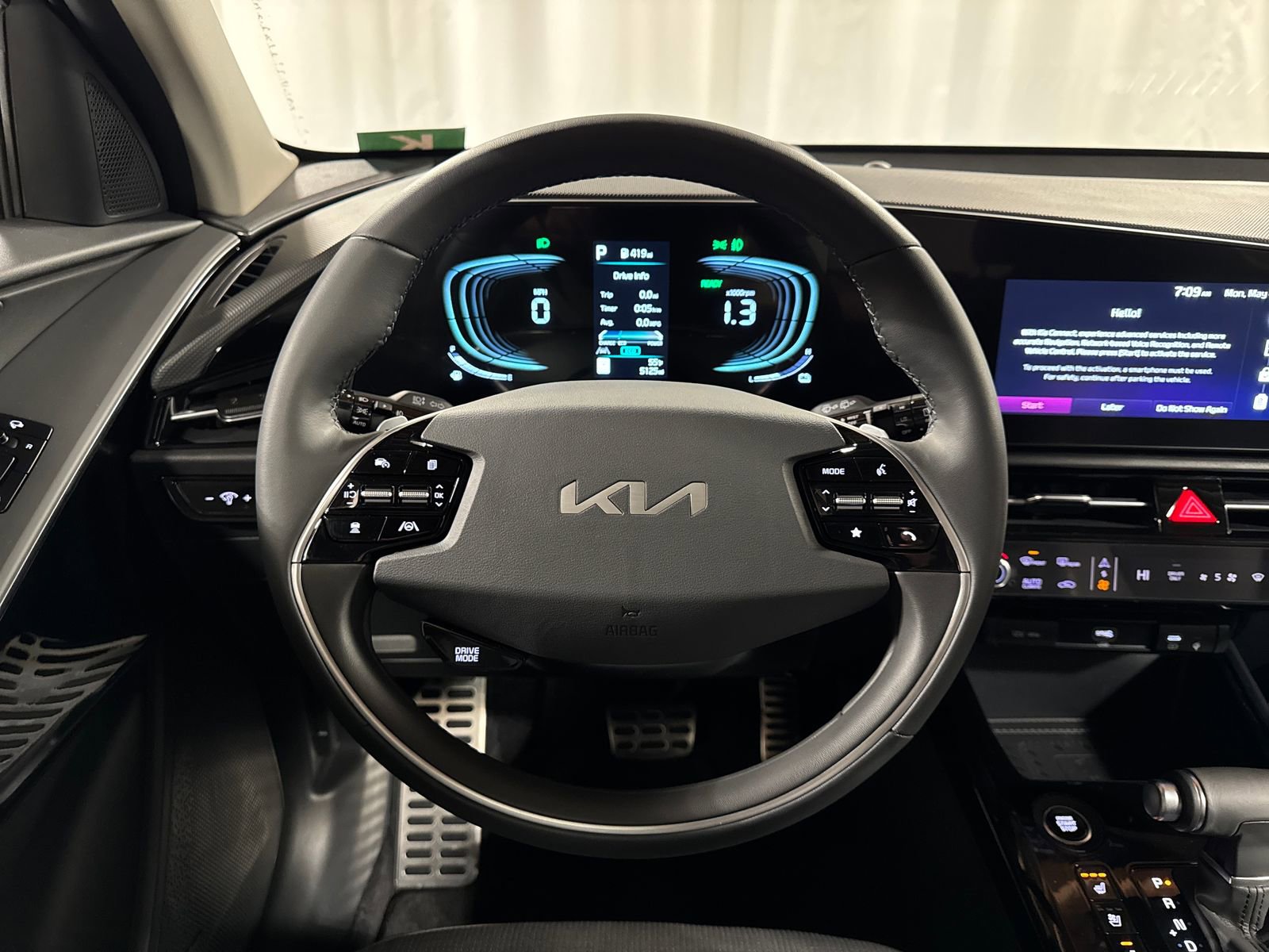 Used 2025 Kia Niro SX Touring FWD image 21