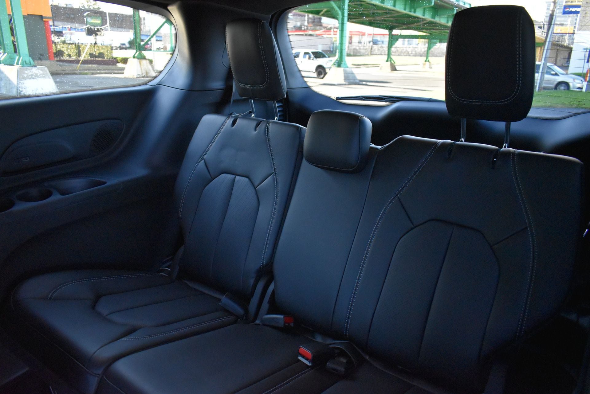 New 2026 Chrysler Pacifica Select FWD image 16