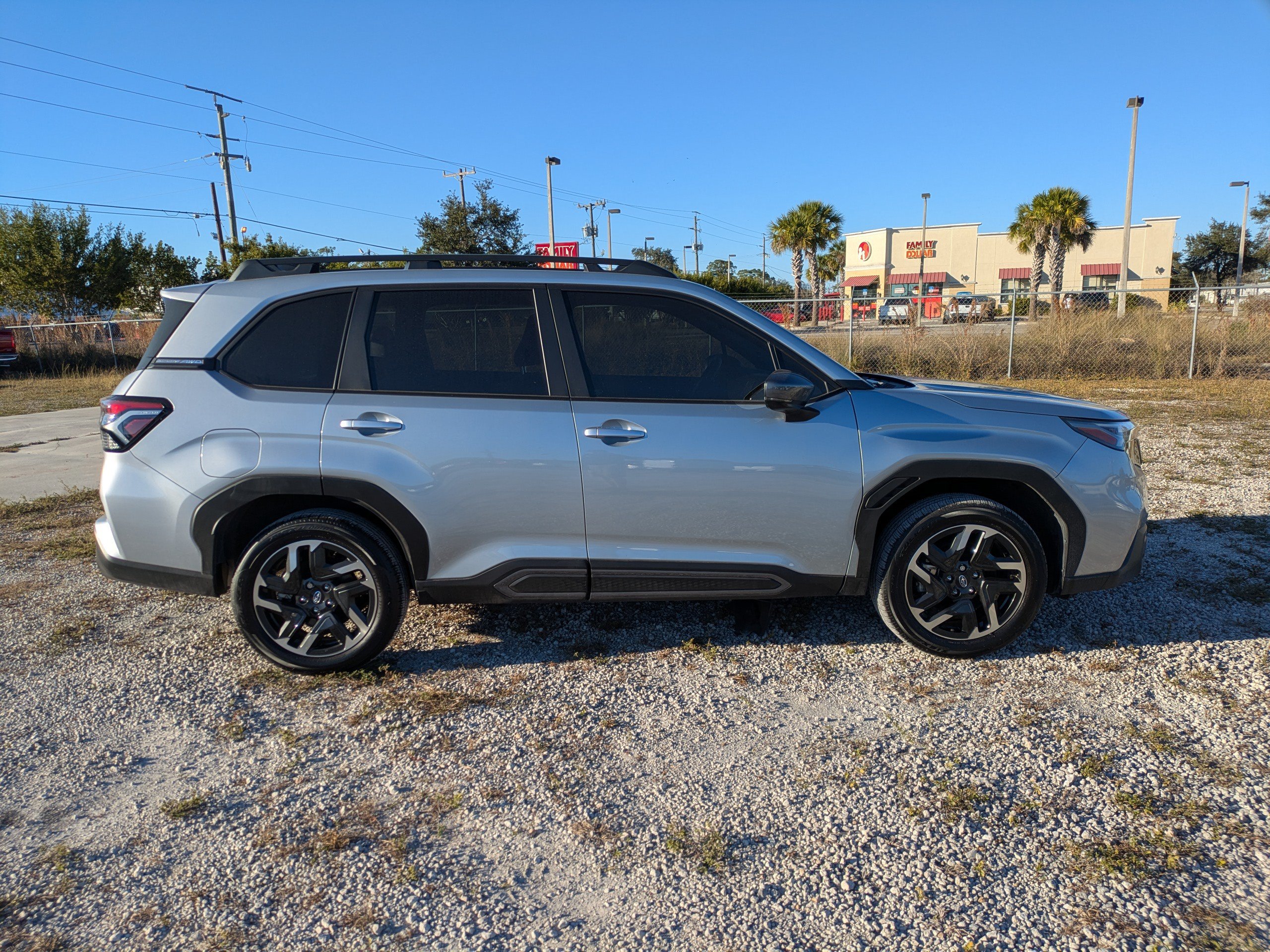 Used 2025 Subaru Forester Limited AWD/4WD image 3