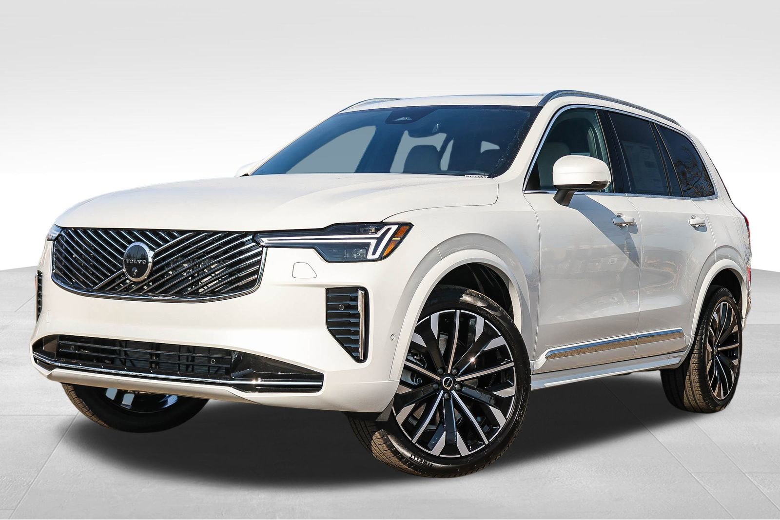 New 2026 Volvo XC90 B6 Ultra w/ Protection Package