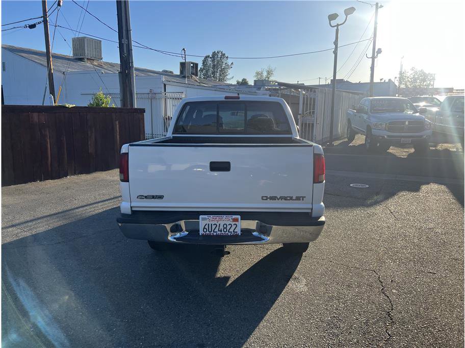 Used 2001 Chevrolet S10 Pickup LS w/ Cold-Climate Pkg AWD/4WD image 6