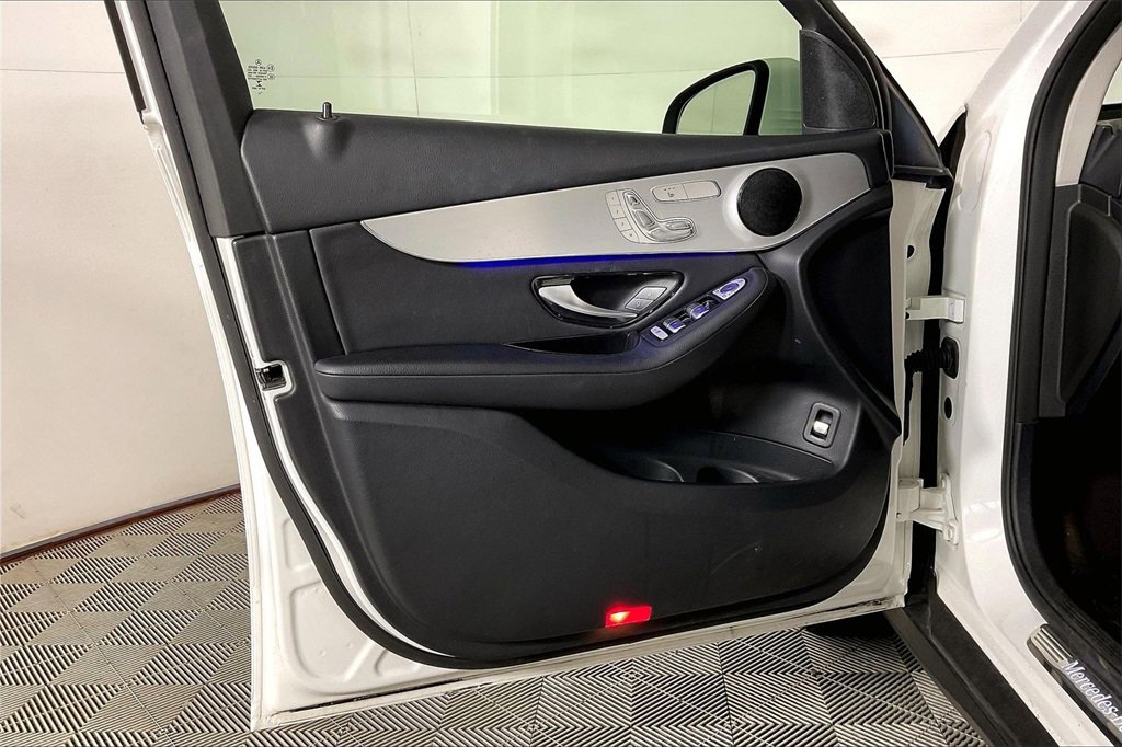 Used 2021 Mercedes-Benz GLC 300 GLC 300 w/ Premium Package image 22