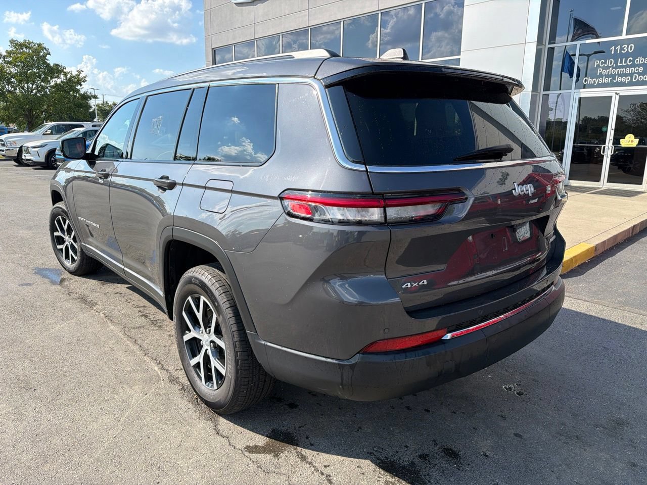 Used 2025 Jeep Grand Cherokee L Limited AWD/4WD image 7