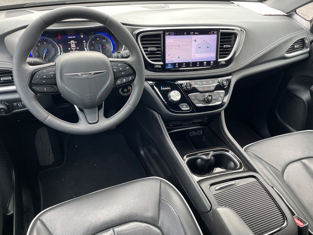 Used 2024 Chrysler Pacifica Limited w/ Uconnect Theater Family Group image 14